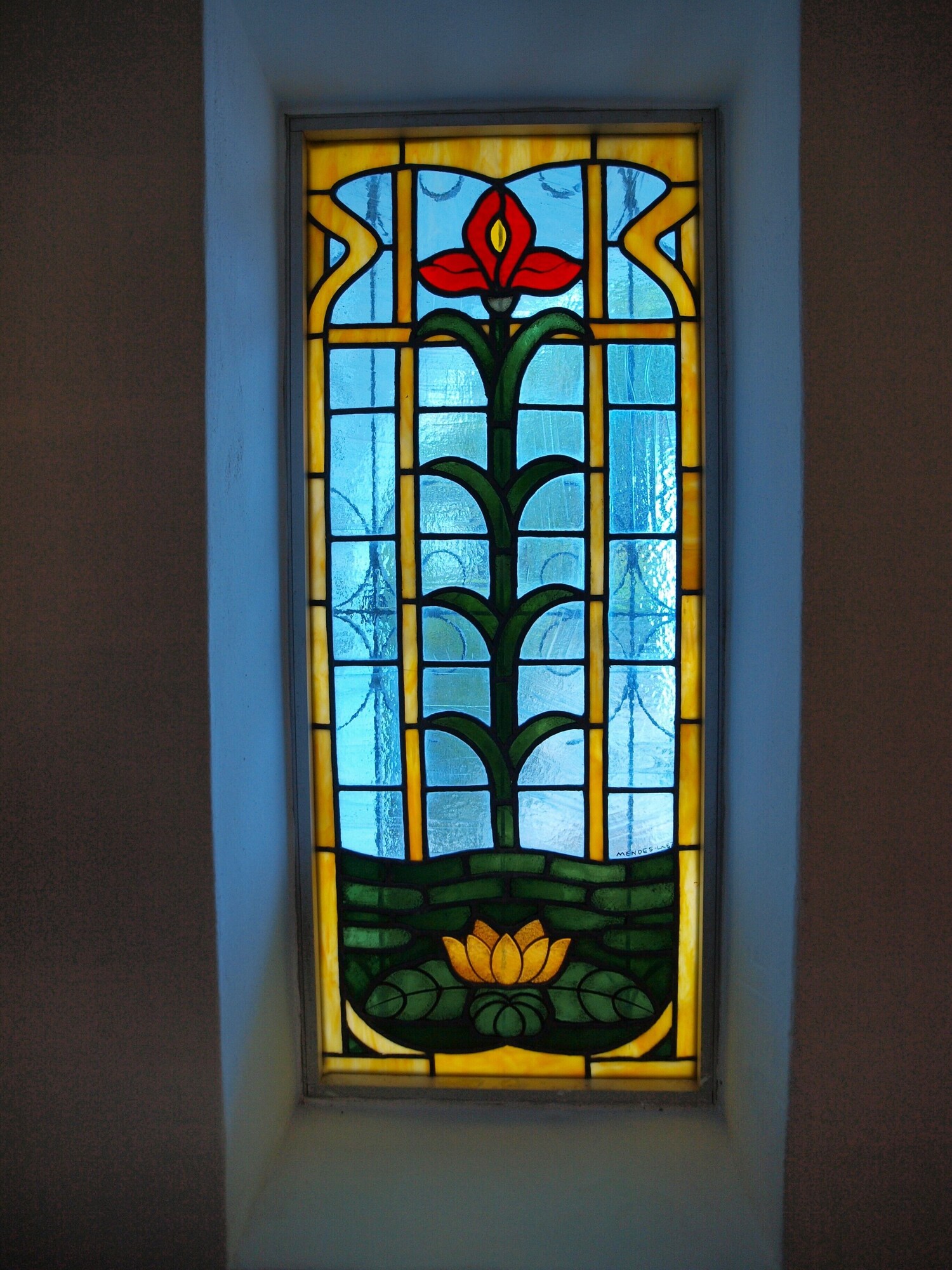 Kunstglasfenster am Eingang